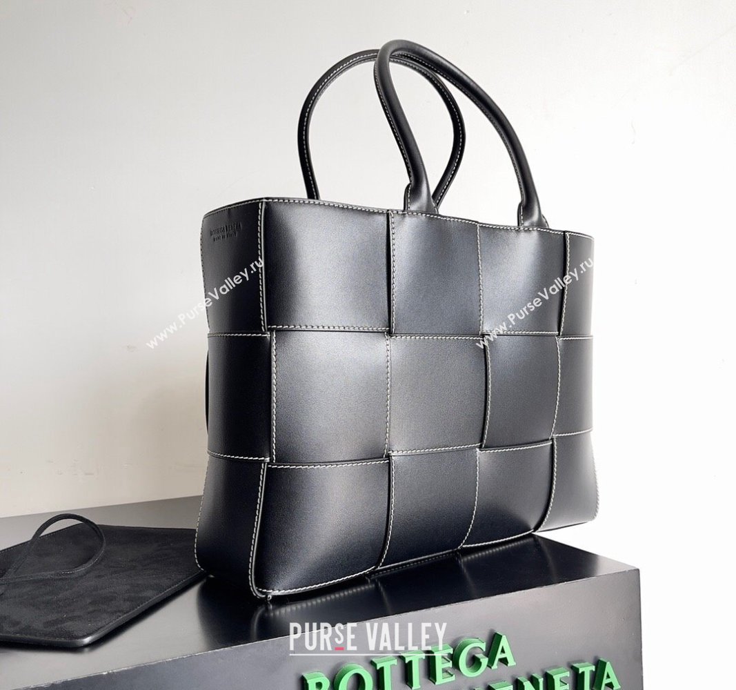 Bottega Veneta Medium Arco Tote Bag in Intrecciato Leather 729244 Black/Stitching 2024 (YX-240919038)