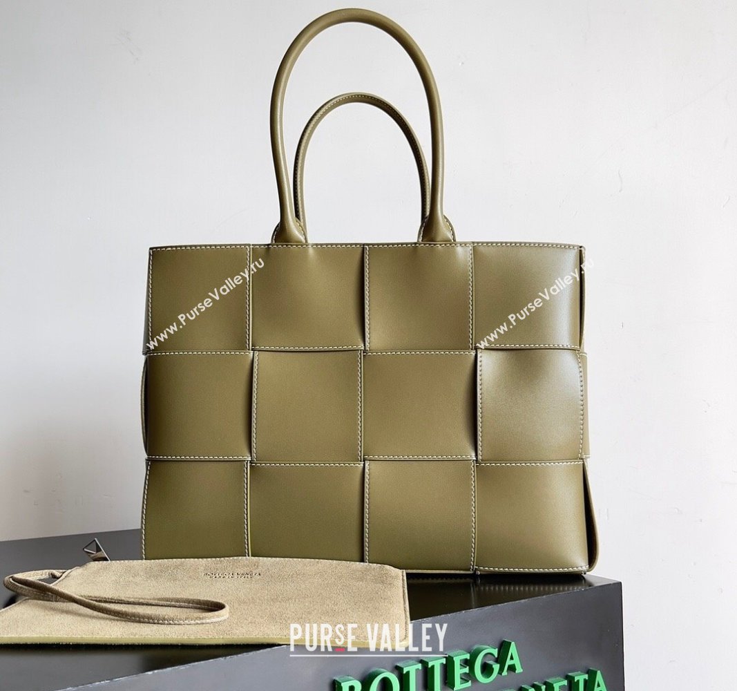 Bottega Veneta Medium Arco Tote Bag in Intrecciato Leather 729244 Mud Green 2024 (YX-240919039)