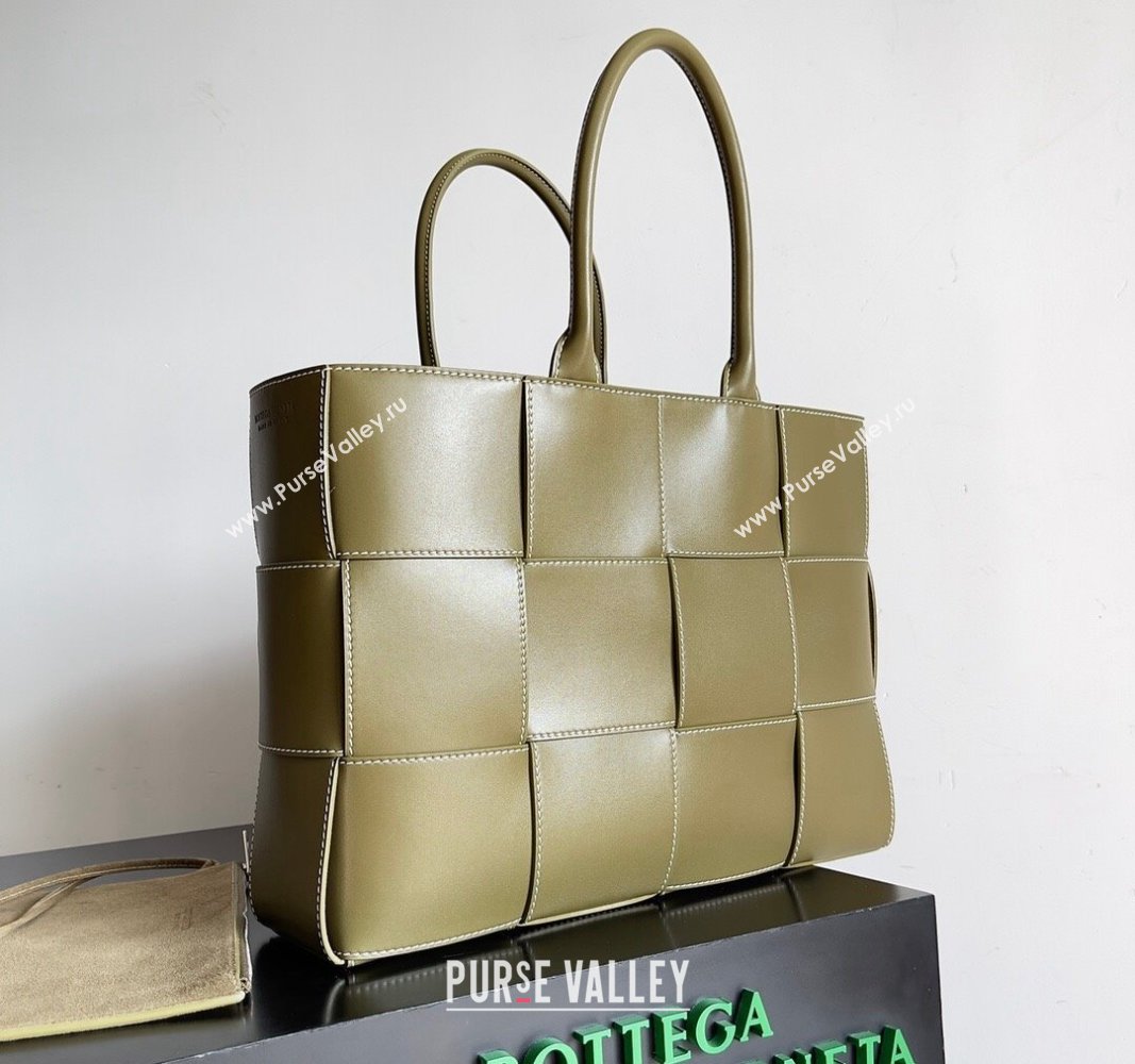 Bottega Veneta Medium Arco Tote Bag in Intrecciato Leather 729244 Mud Green 2024 (YX-240919039)