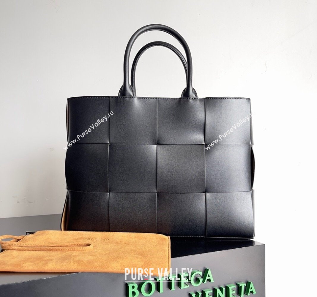 Bottega Veneta Medium Arco Tote Bag in Intrecciato Leather 729244 Black/Brown 2024 (YX-240919040)