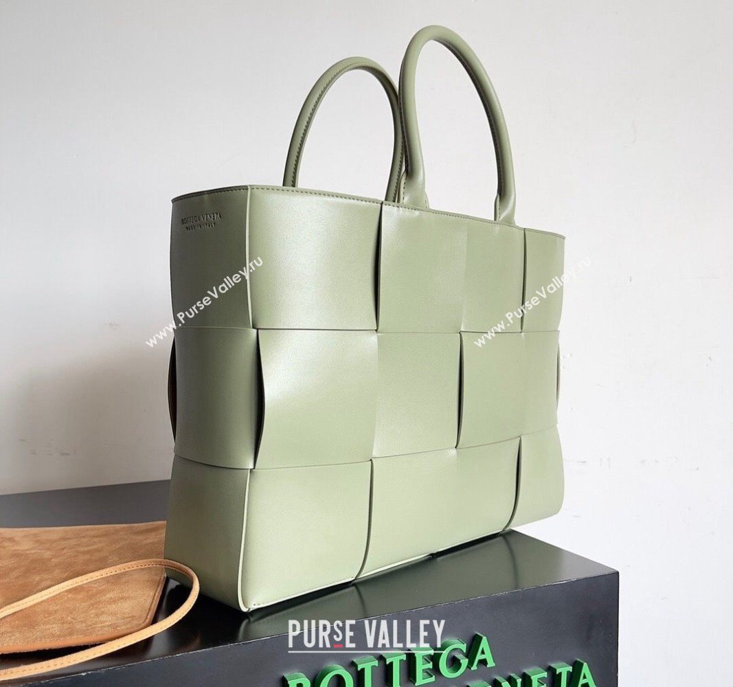 Bottega Veneta Medium Arco Tote Bag in Intrecciato Leather 729244 Sage Green 2024 (YX-240919041)