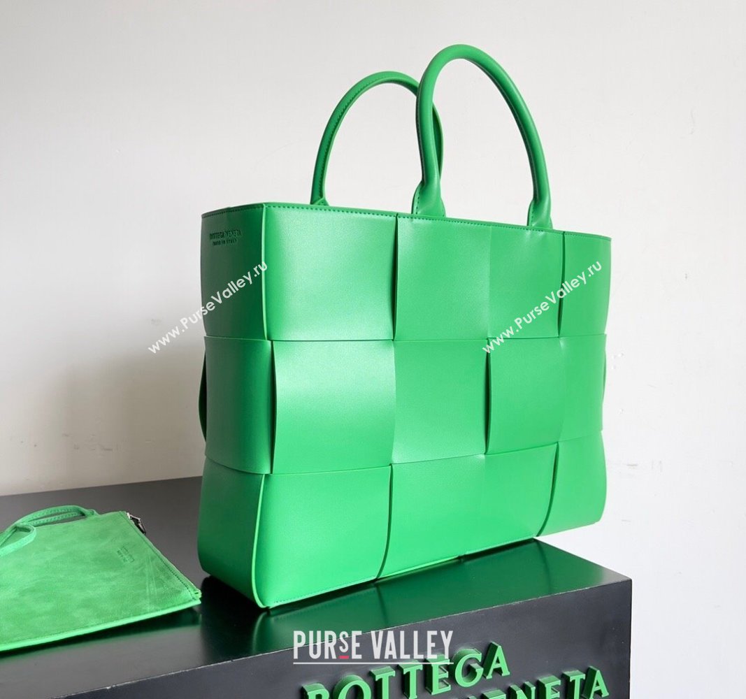 Bottega Veneta Medium Arco Tote Bag in Intrecciato Leather 729244 Parakeet Green 2024 (YX-240919042)