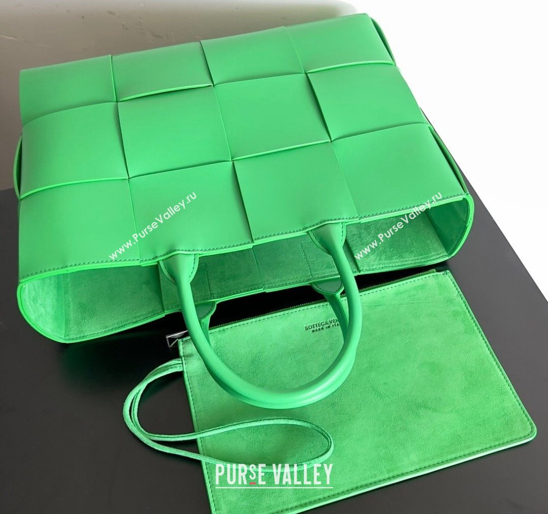 Bottega Veneta Medium Arco Tote Bag in Intrecciato Leather 729244 Parakeet Green 2024 (YX-240919042)
