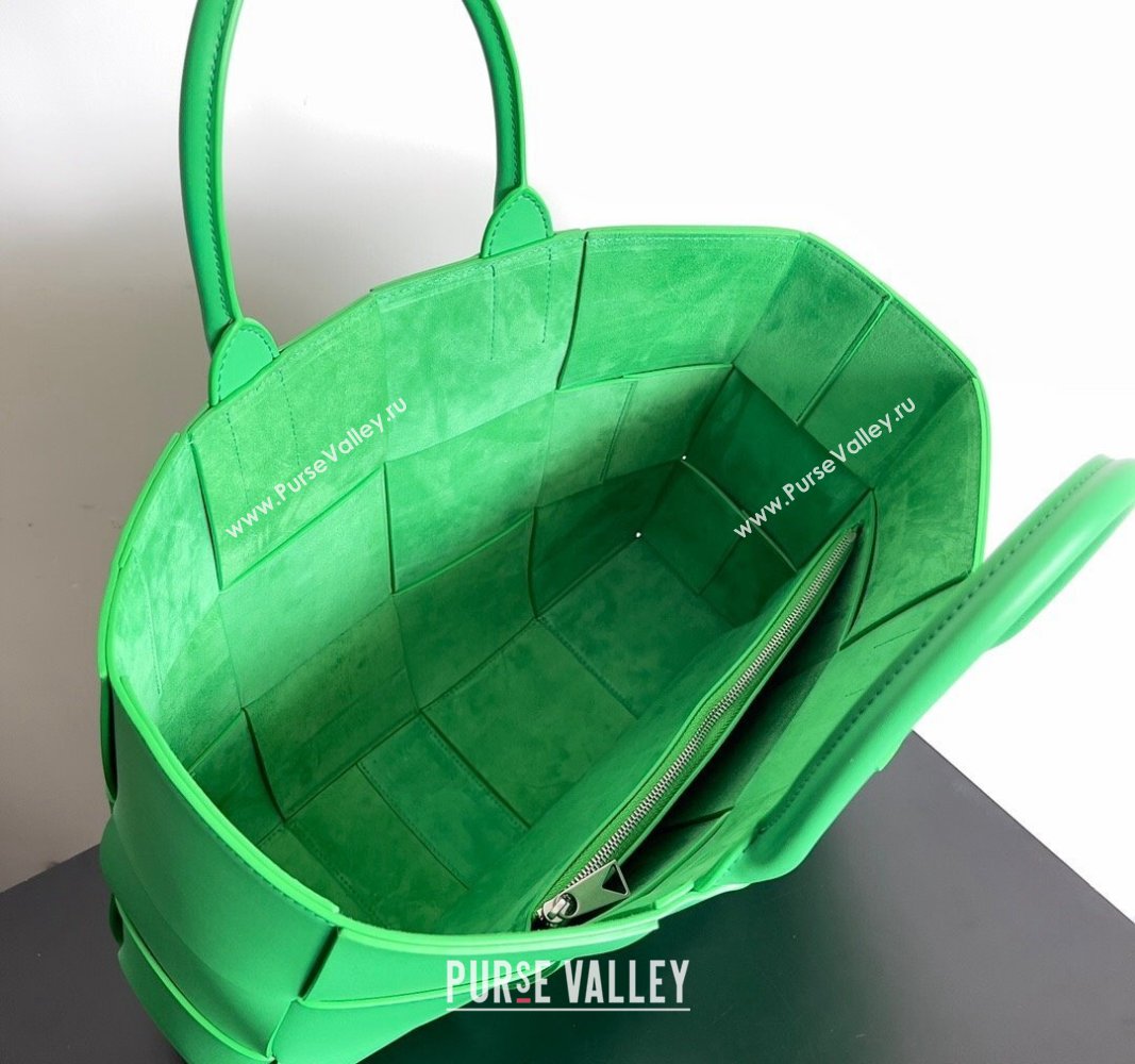 Bottega Veneta Medium Arco Tote Bag in Intrecciato Leather 729244 Parakeet Green 2024 (YX-240919042)