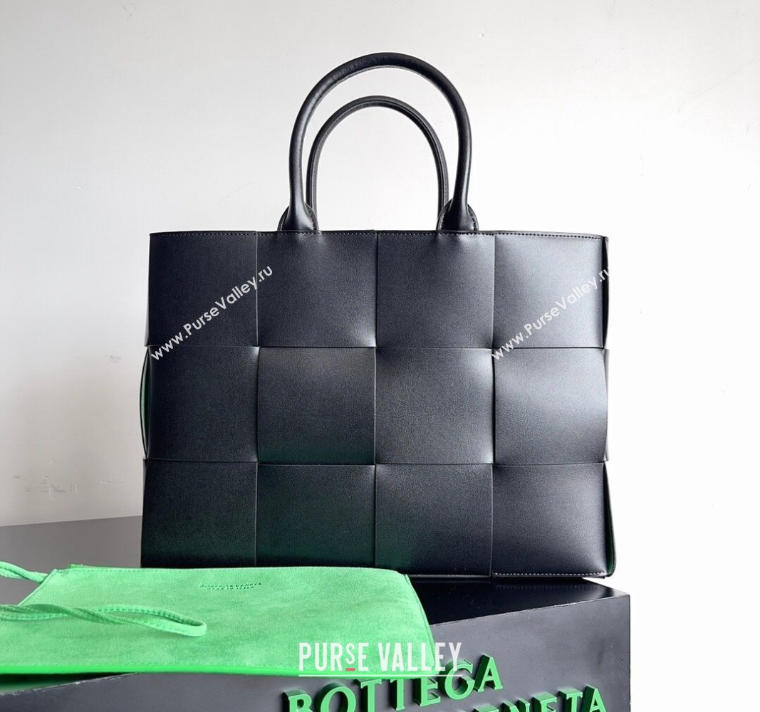 Bottega Veneta Medium Arco Tote Bag in Intrecciato Leather 729244 Black/Green 2024 (YX-240919047)