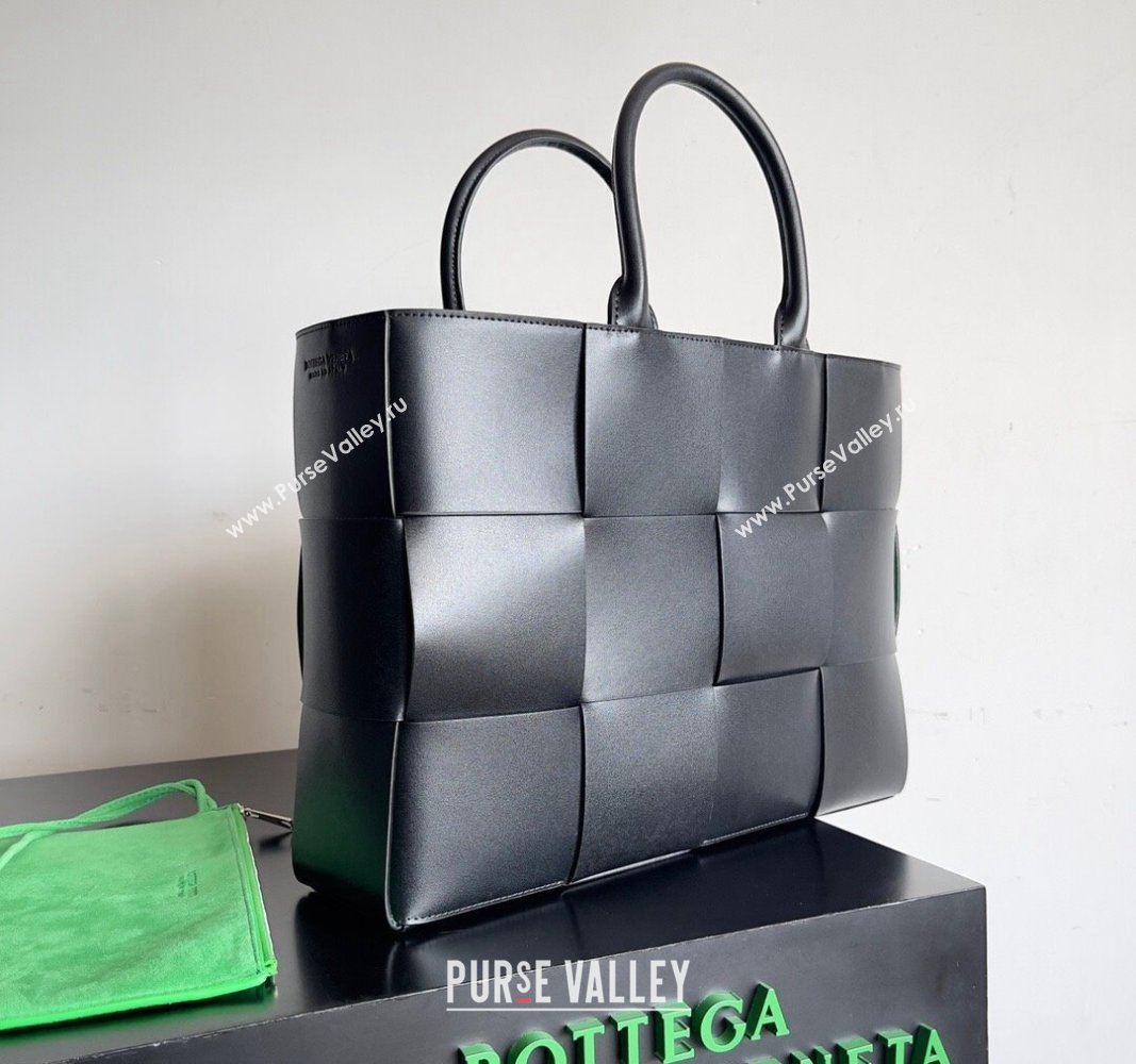 Bottega Veneta Medium Arco Tote Bag in Intrecciato Leather 729244 Black/Green 2024 (YX-240919047)