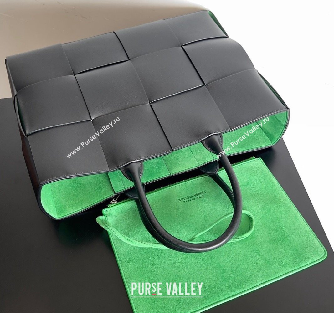 Bottega Veneta Medium Arco Tote Bag in Intrecciato Leather 729244 Black/Green 2024 (YX-240919047)