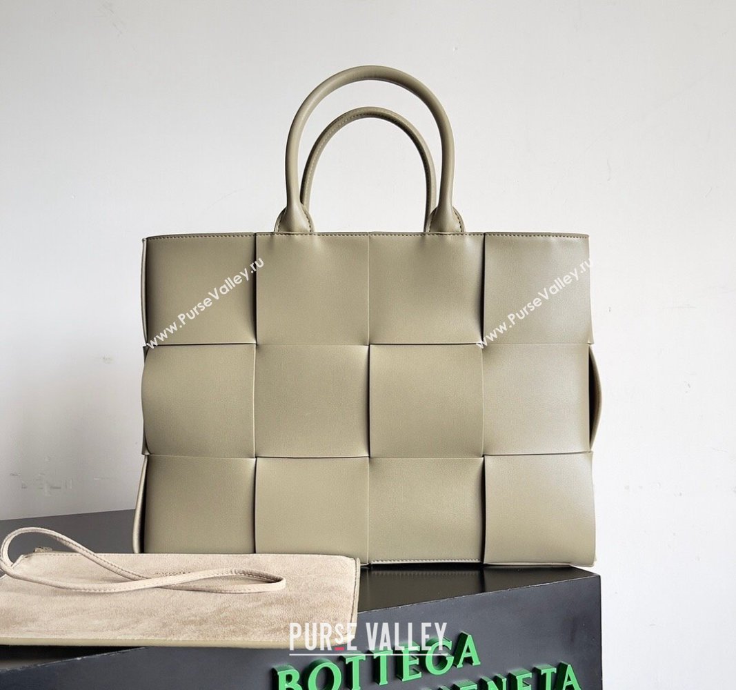 Bottega Veneta Medium Arco Tote Bag in Intrecciato Leather 729244 Travertine Green 2024 (YX-240919043)