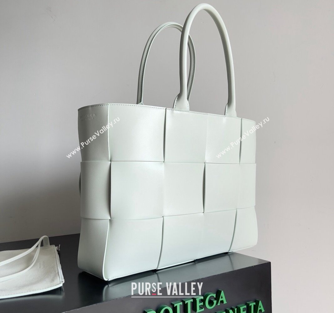 Bottega Veneta Medium Arco Tote Bag in Intrecciato Leather 729244 Glacier Blue 2024 (YX-240919048)