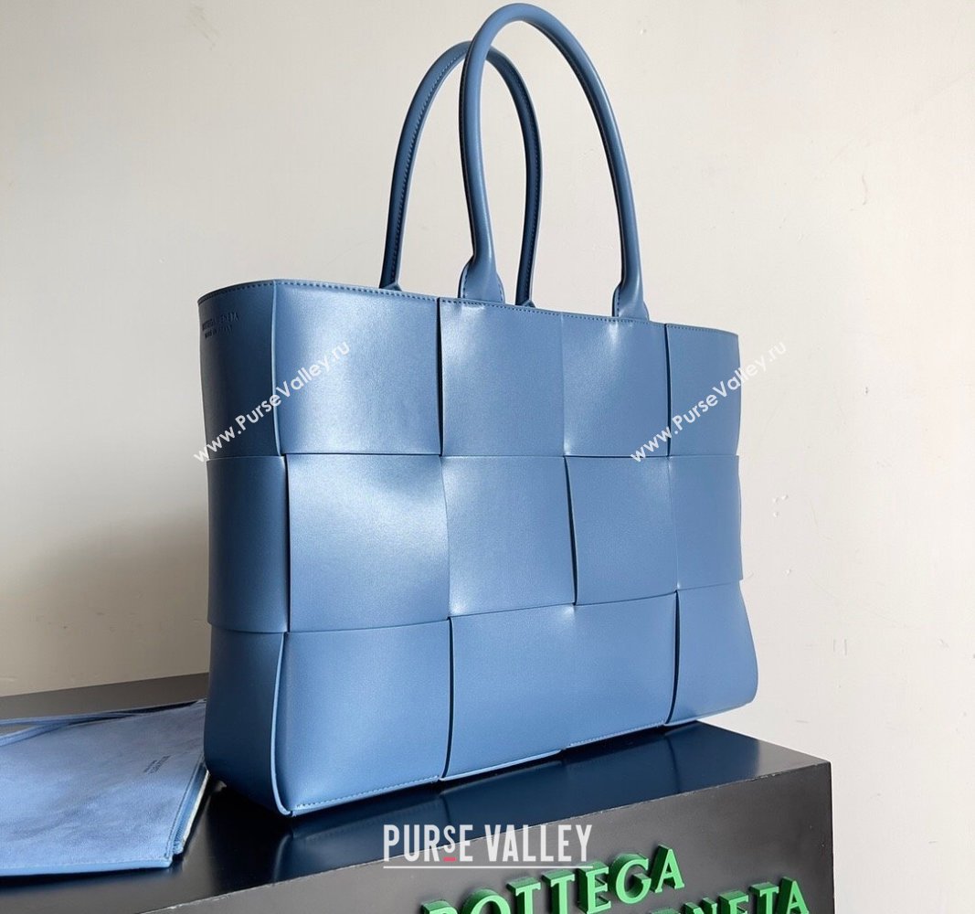 Bottega Veneta Medium Arco Tote Bag in Intrecciato Leather 729244 Blue 2024 (YX-240919051)