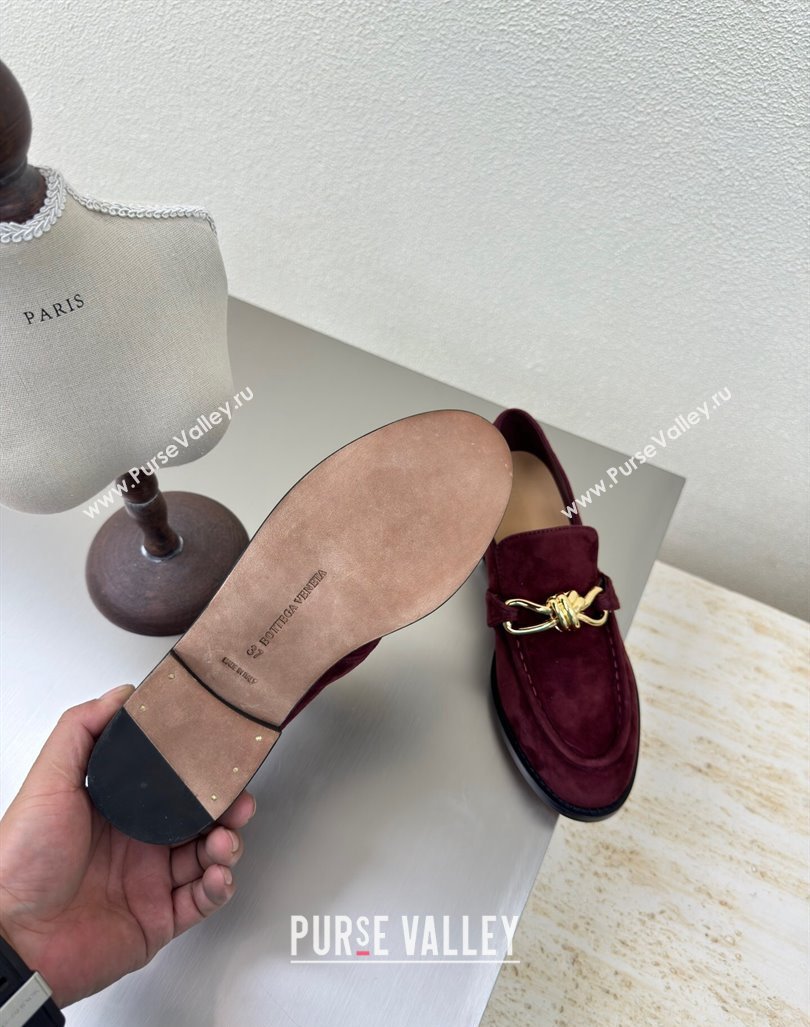 Bottega Veneta Astaire Loafers in Suede with Gold-Tone Knot Dark Burgundy 2024 (MD-241011003)