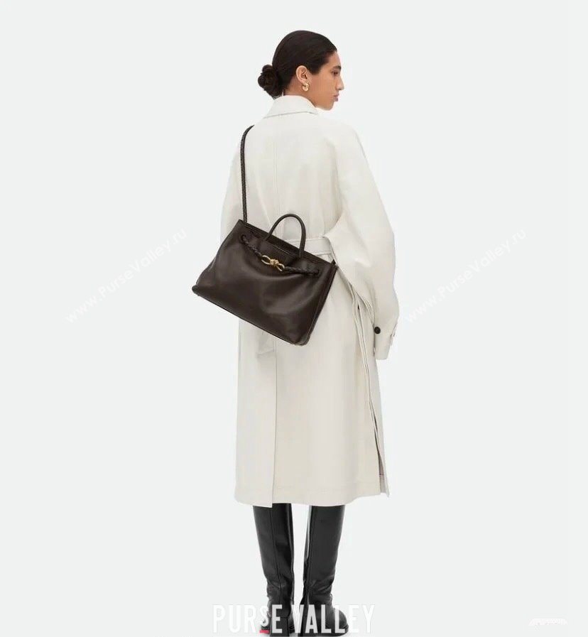 Bottega Veneta Large Andiamo Top Handle Bag in Calfskin Leather Black/Gold 2024 806010 (WT-250519085)