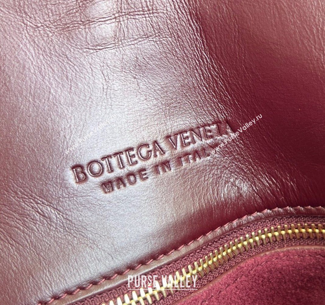 Bottega Veneta Small Liberta Cross-body bag in Smooth Calfskin Burgundy 2024 806030 (WT-241029030)