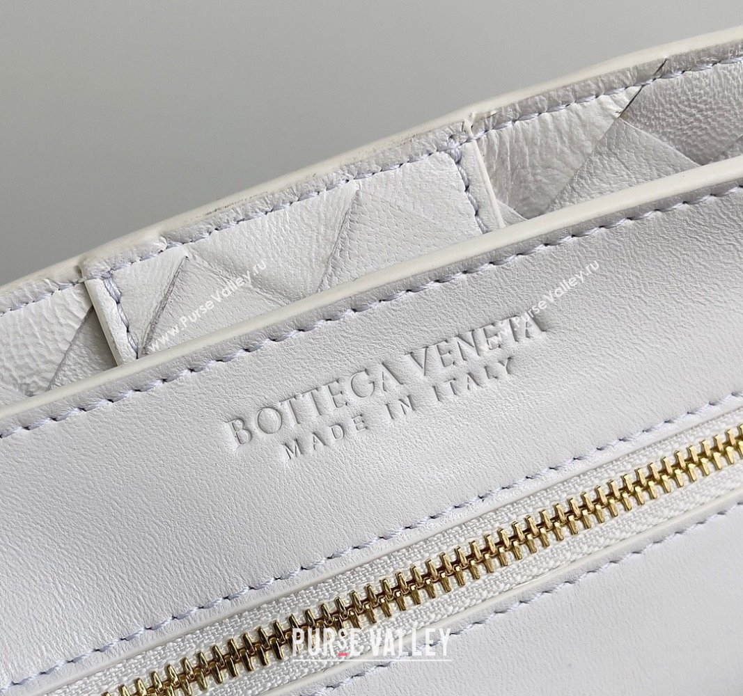 Bottega Veneta Medium Andiamo Top Handle Bag in Intrecciato Leather 743572 Snow White 2024 (YX-241029062)