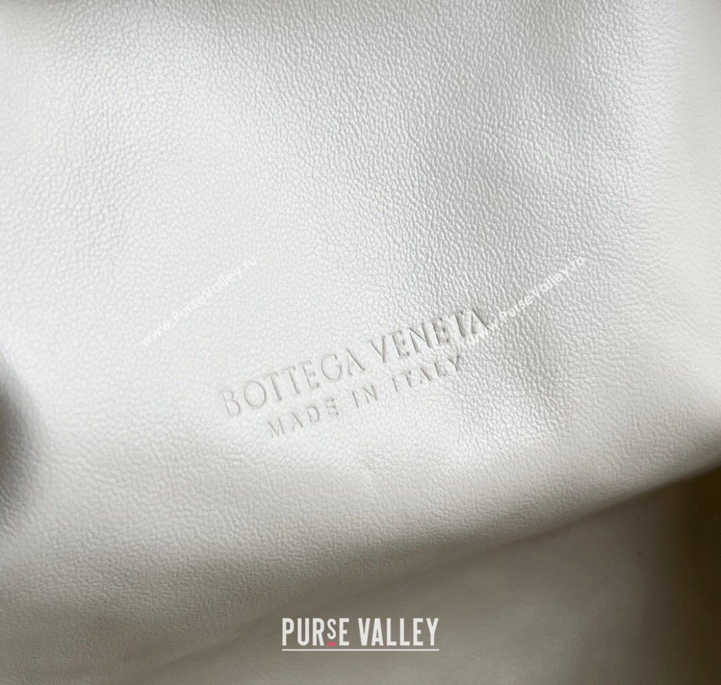 Bottega Veneta Lauren 1980 Clutch bag With Chain in Intrecciato Leather White 2024 785807 (WT-241217025)