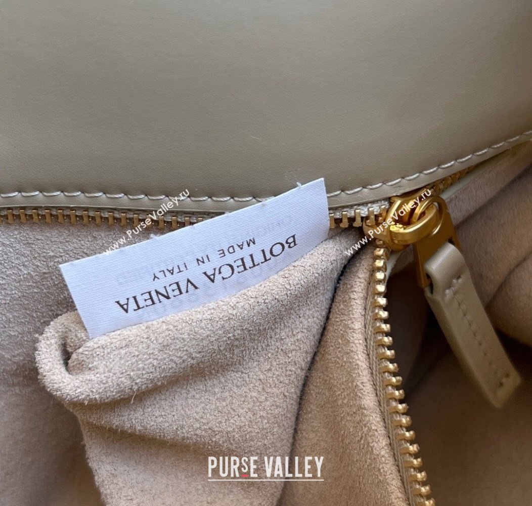 Bottega Veneta Small Liberta Cross-body bag in Smooth Calfskin Light Beige 2024 806030 (WT-241217039)