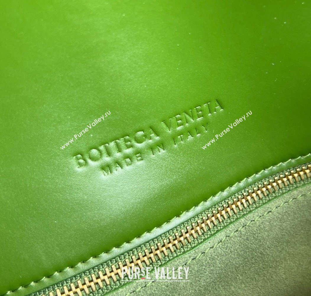 Bottega Veneta Small Liberta Cross-body bag in Smooth Calfskin Green 2024 806030 (WT-241217040)