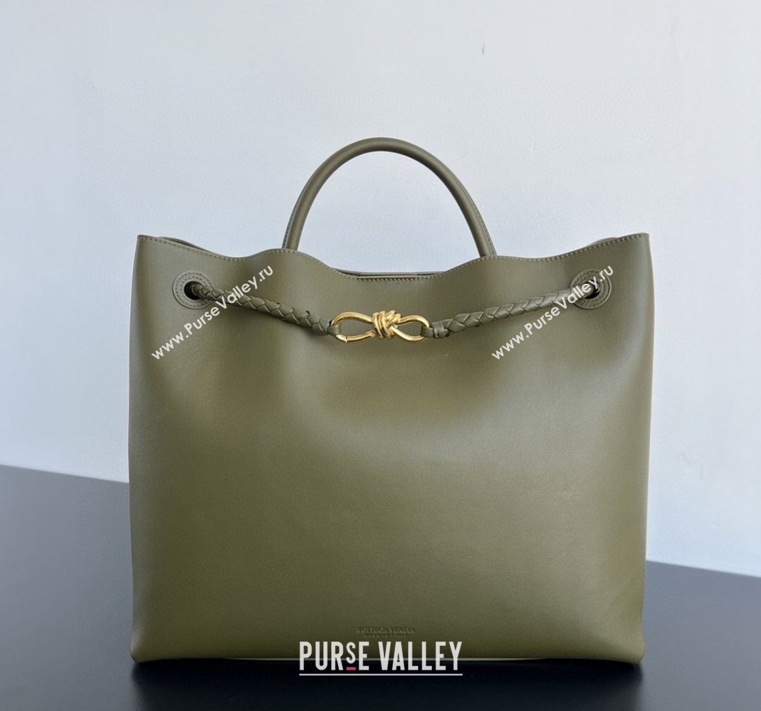 Bottega Veneta Mens Large Andiamo Top Handle Bag in Calfskin Leather Green 2024 806010 (WT-250519083)
