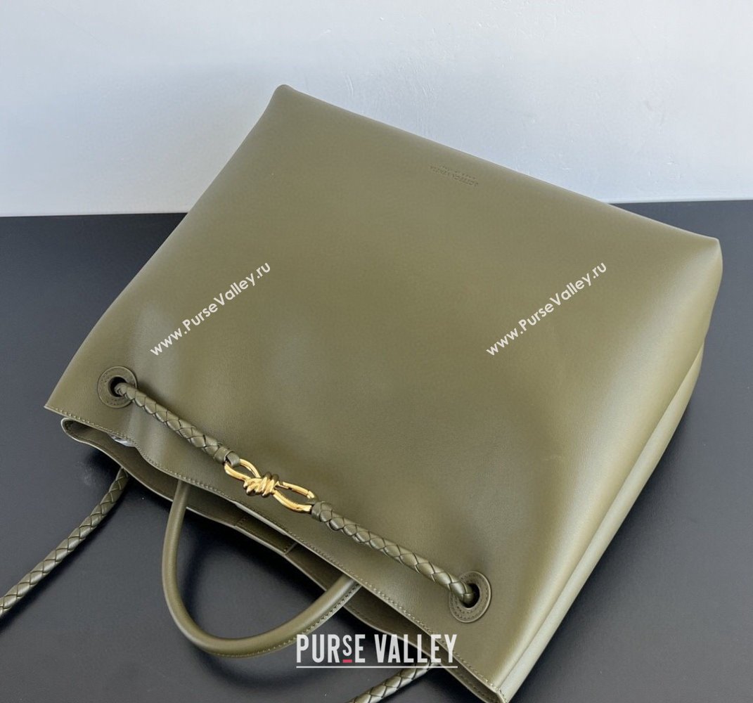 Bottega Veneta Mens Large Andiamo Top Handle Bag in Calfskin Leather Green 2024 806010 (WT-250519083)
