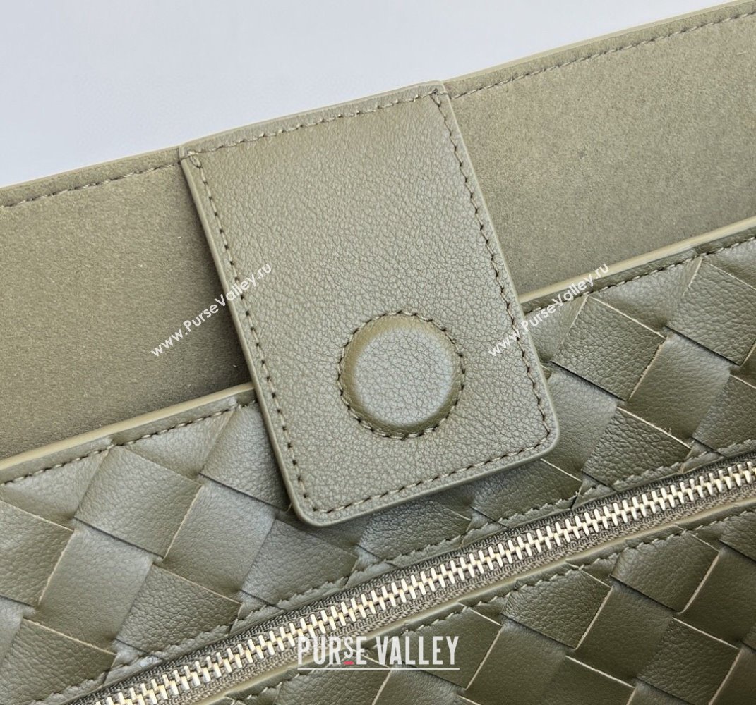 Bottega Veneta Mens Large Andiamo Top Handle Bag in Calfskin Leather Green 2024 806010 (WT-250519083)