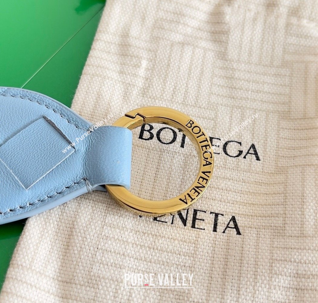 Bottega Veneta Fish Keyring in Intreccio Leather Zenith Blue 2025 806109 (MS-250205035)