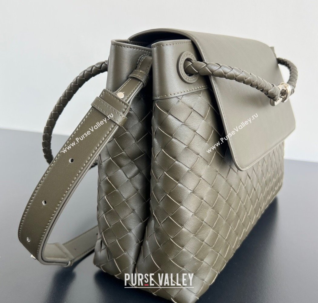 Bottega Veneta Mens Andiamo Messenger Bag in Intrecciato Leather 807715 Khaki Green 2025 (WT-250205044)
