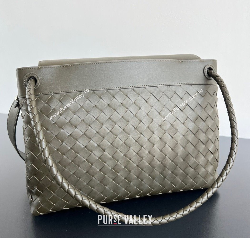 Bottega Veneta Mens Andiamo Messenger Bag in Intrecciato Leather 807715 Khaki Green 2025 (WT-250205044)