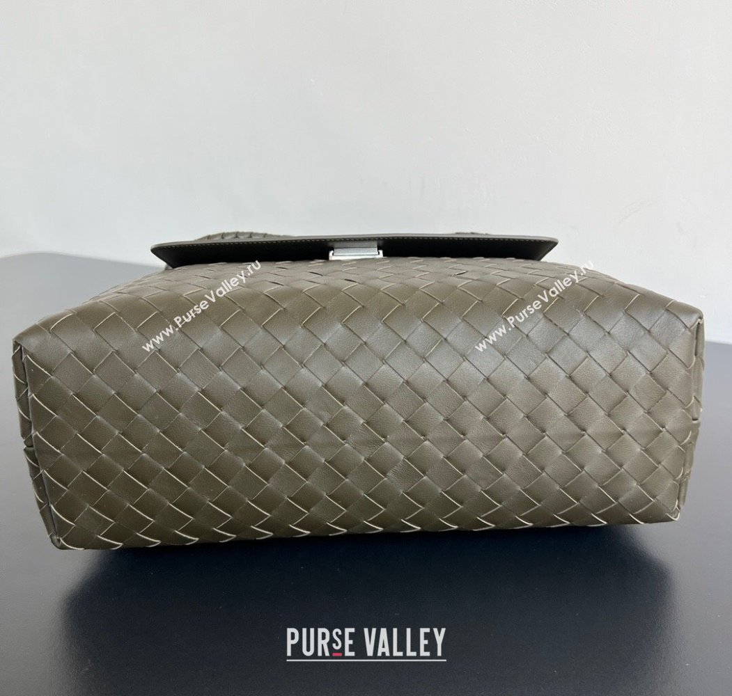 Bottega Veneta Mens Andiamo Messenger Bag in Intrecciato Leather 807715 Khaki Green 2025 (WT-250205044)