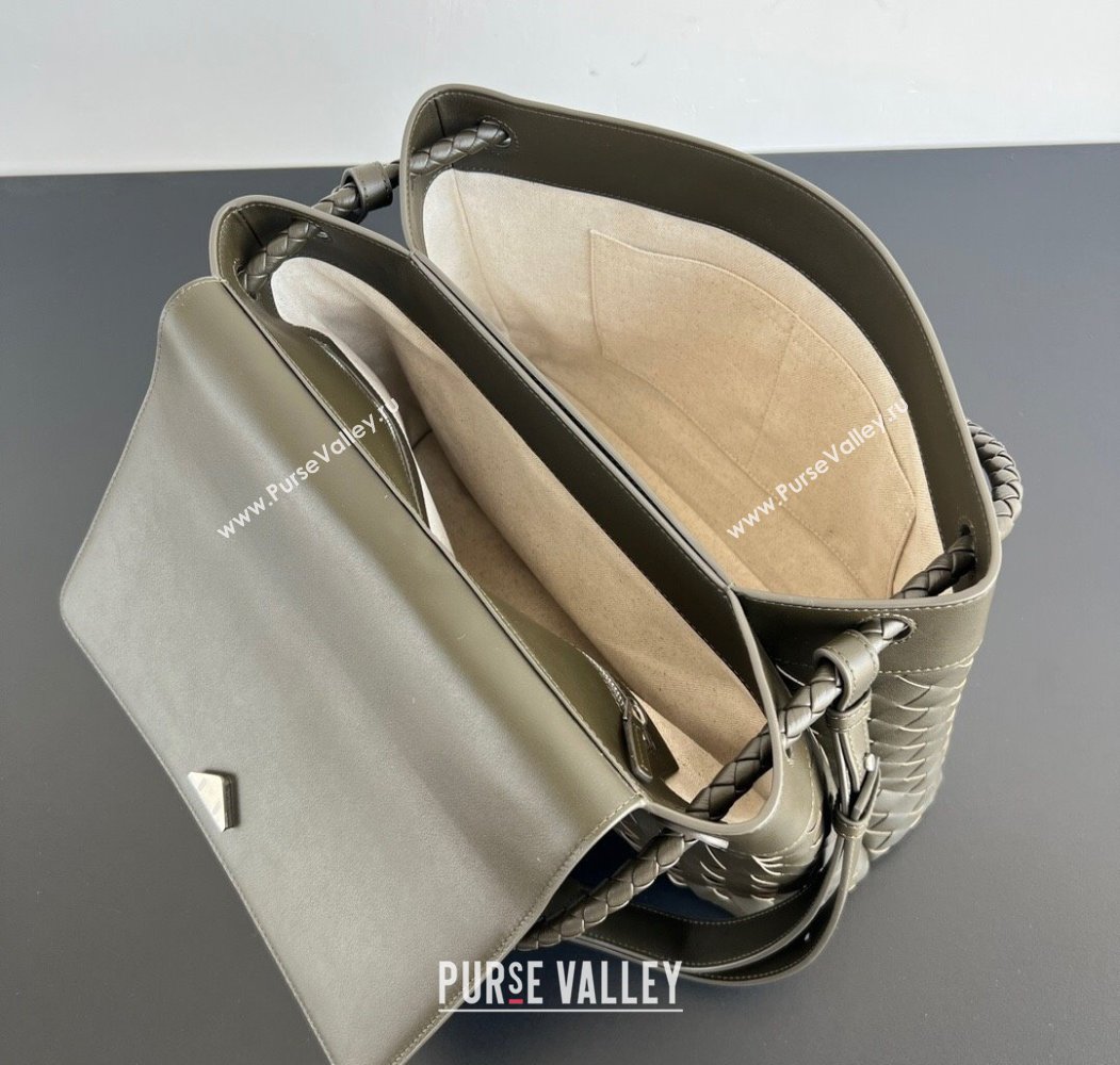 Bottega Veneta Mens Andiamo Messenger Bag in Intrecciato Leather 807715 Khaki Green 2025 (WT-250205044)