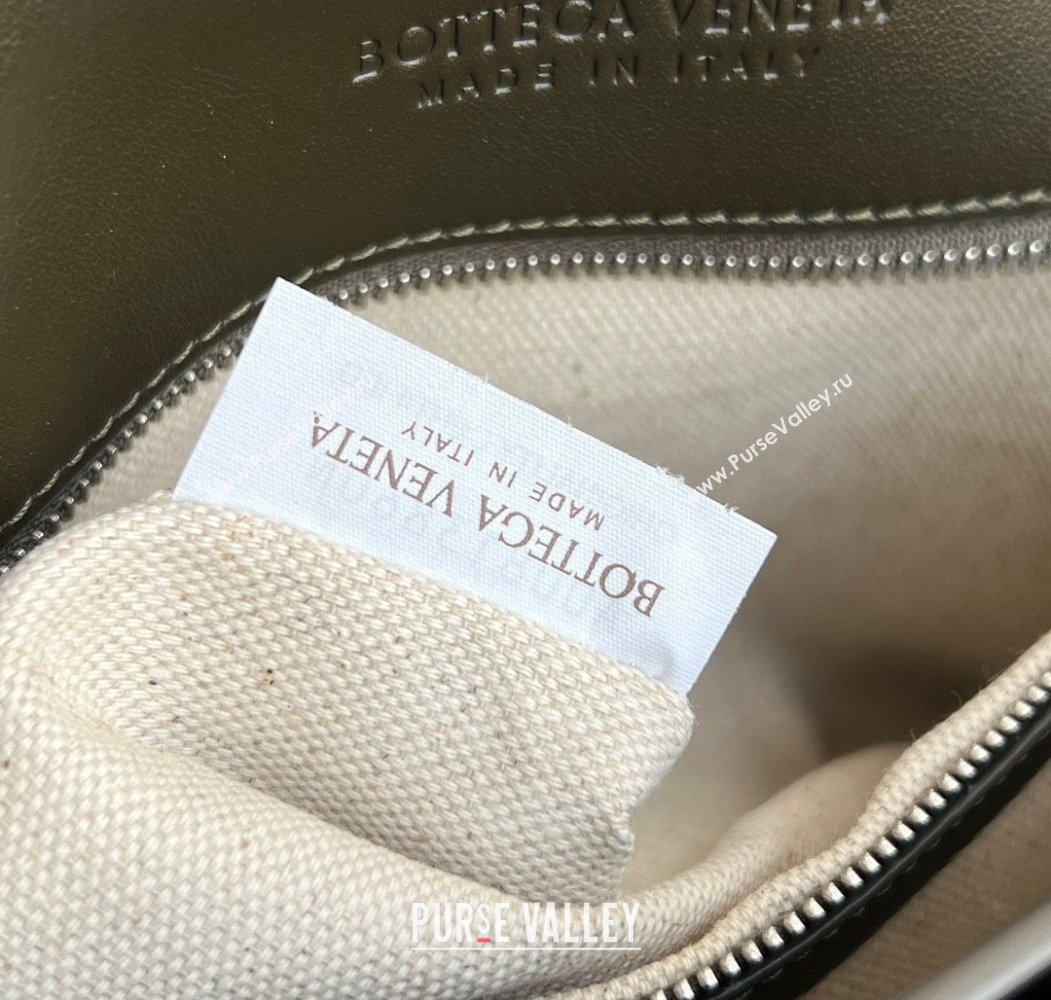 Bottega Veneta Mens Andiamo Messenger Bag in Intrecciato Leather 807715 Khaki Green 2025 (WT-250205044)
