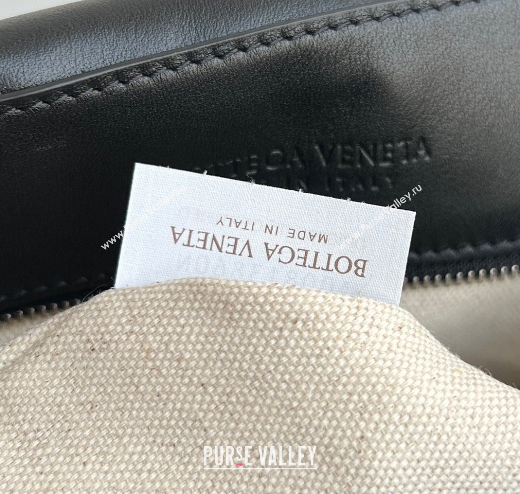 Bottega Veneta Mens Andiamo Messenger Bag in Intrecciato Leather 807715 Black 2025 (WT-250205045)