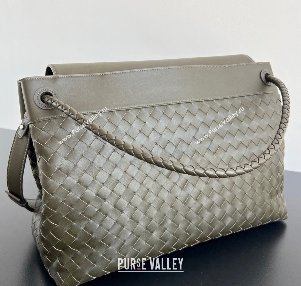 Bottega Veneta Mens Large Andiamo Messenger Bag in Intrecciato Leather 805969 Khaki Green 2025 (WT-250205047)