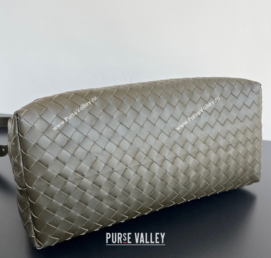 Bottega Veneta Mens Large Andiamo Messenger Bag in Intrecciato Leather 805969 Khaki Green 2025 (WT-250205047)