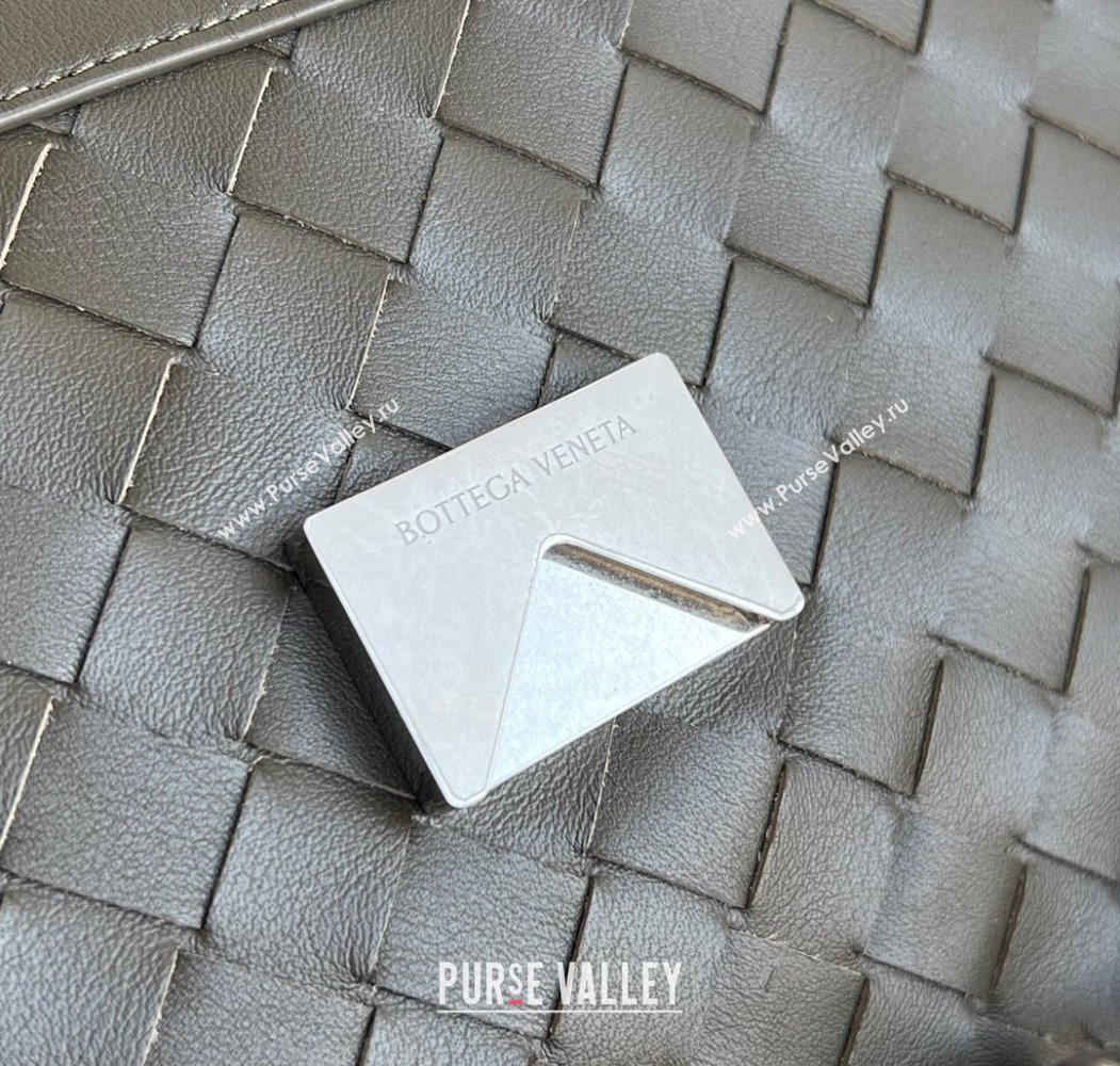 Bottega Veneta Mens Large Andiamo Messenger Bag in Intrecciato Leather 805969 Khaki Green 2025 (WT-250205047)