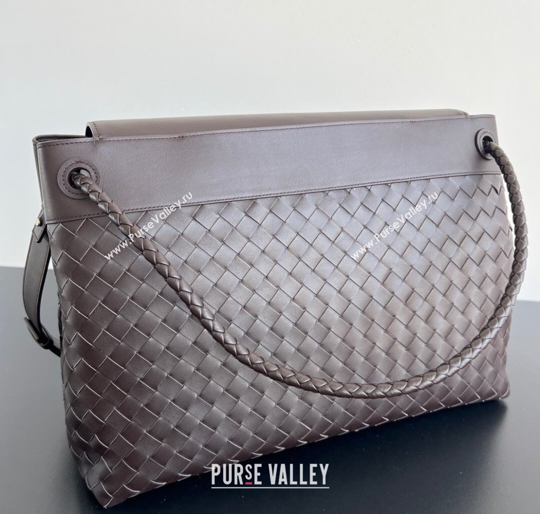 Bottega Veneta Mens Large Andiamo Messenger Bag in Intrecciato Leather 805969 Fondant Brown 2025 (WT-250205048)