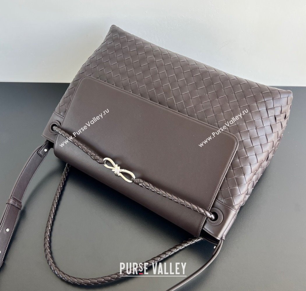 Bottega Veneta Mens Large Andiamo Messenger Bag in Intrecciato Leather 805969 Fondant Brown 2025 (WT-250205048)