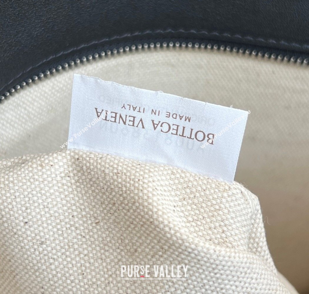 Bottega Veneta Mens Large Andiamo Messenger Bag in Intrecciato Leather 805969 Black 2025 (WT-250205049)