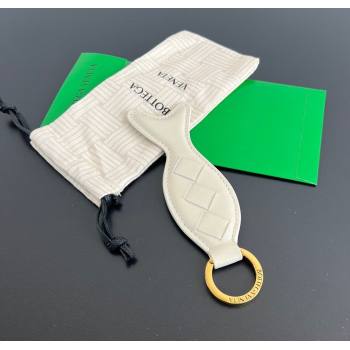 Bottega Veneta Fish Keyring in Intreccio Leather White 2025 806109 (MS-250205032)