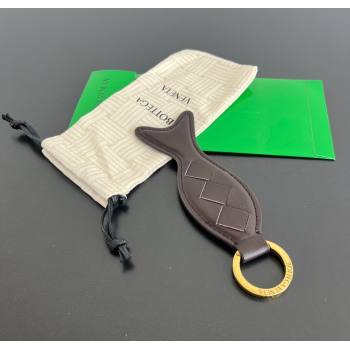 Bottega Veneta Fish Keyring in Intreccio Leather Fondant Brown 2025 806109 (MS-250205033)
