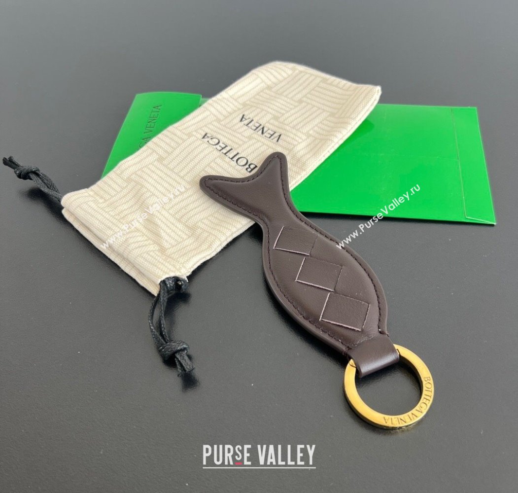 Bottega Veneta Fish Keyring in Intreccio Leather Fondant Brown 2025 806109 (MS-250205033)