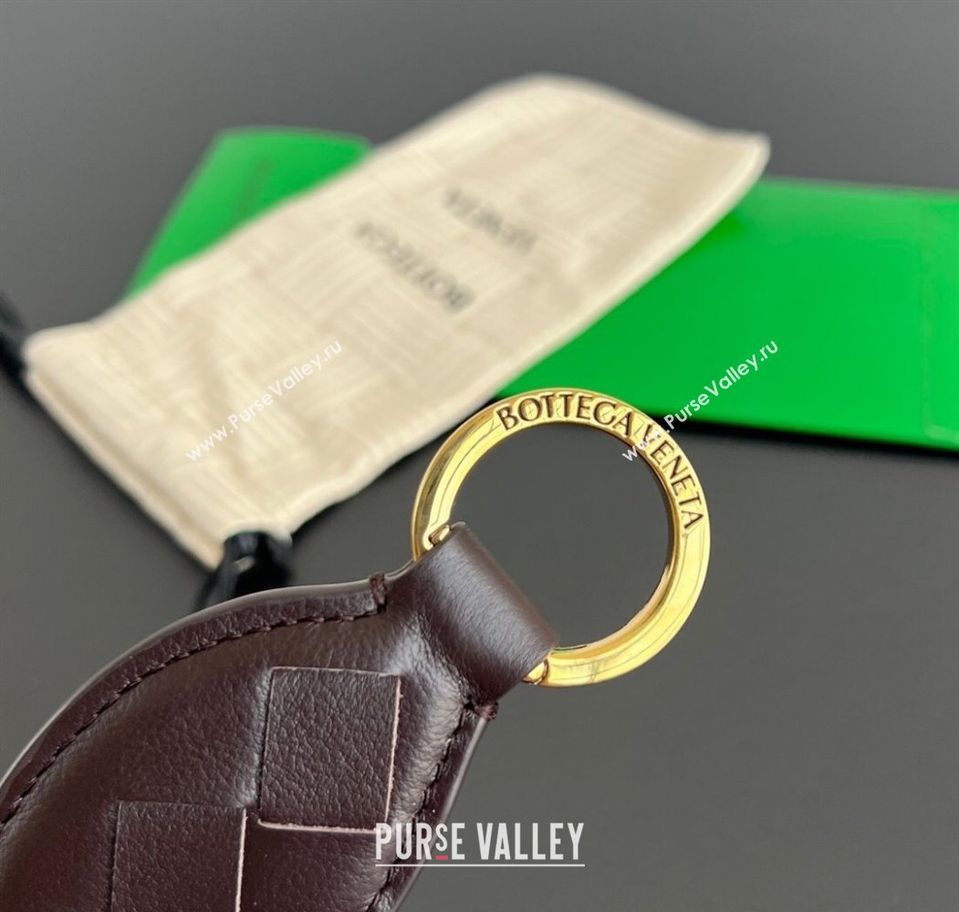 Bottega Veneta Fish Keyring in Intreccio Leather Fondant Brown 2025 806109 (MS-250205033)