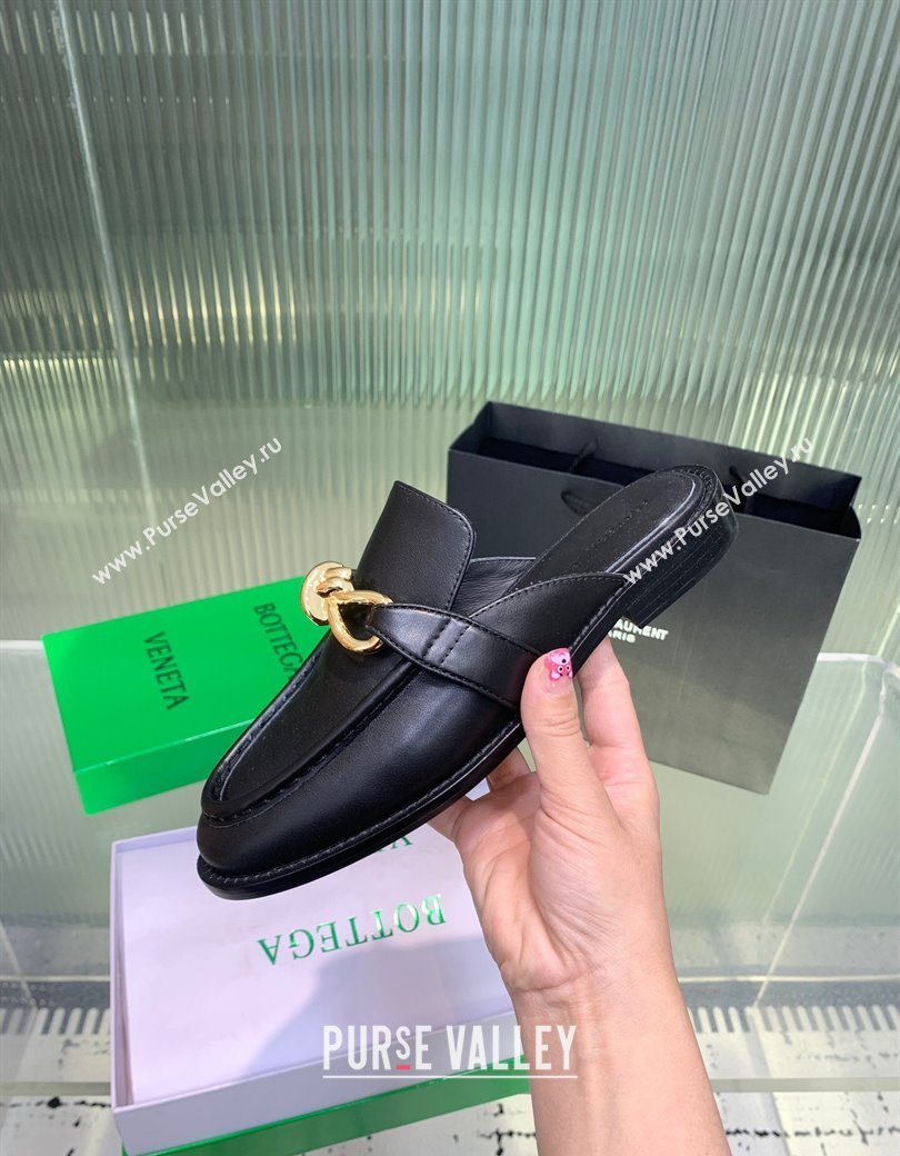 Bottega Veneta Astaire Flat Mules in Calfskin with Gold-Tone Knot Black 2025 (KER-250219096)