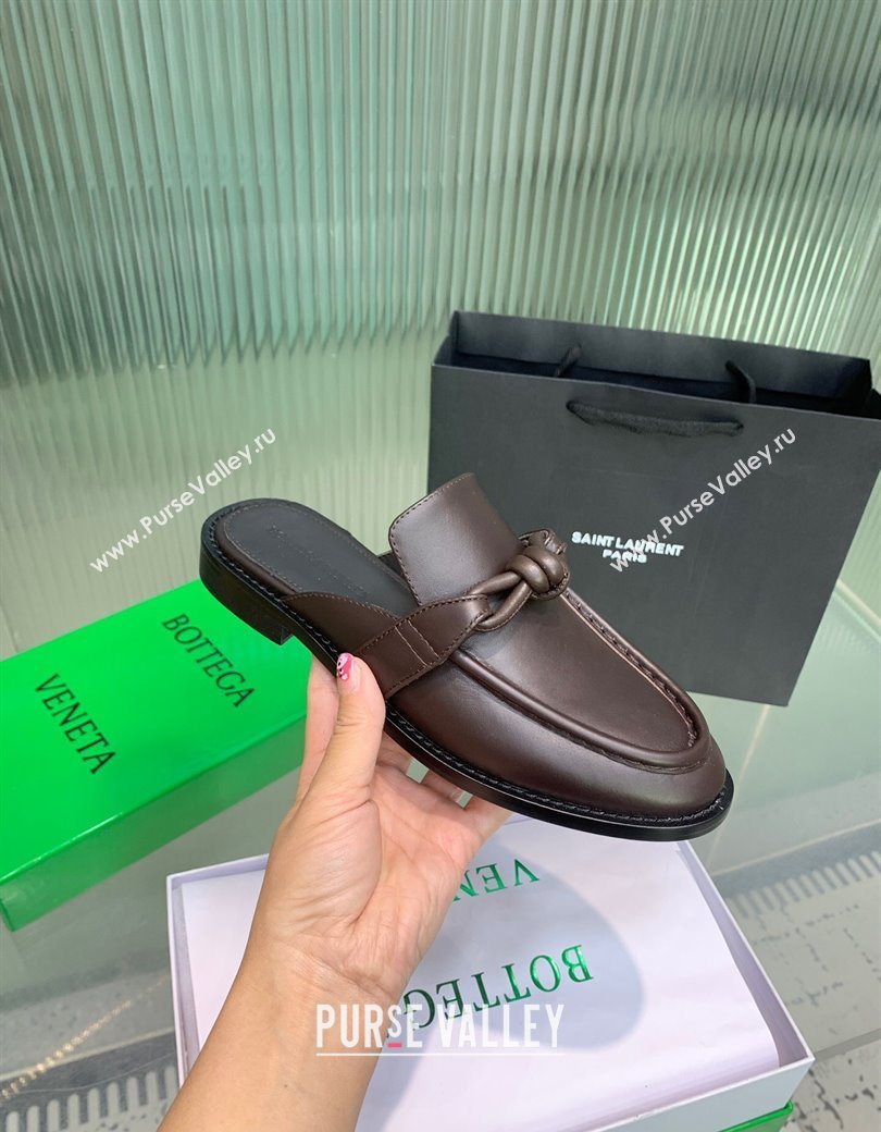 Bottega Veneta Astaire Flat Mules in Calfskin with One-Tone Knot Dark Brown 2025 (KER-250219107)