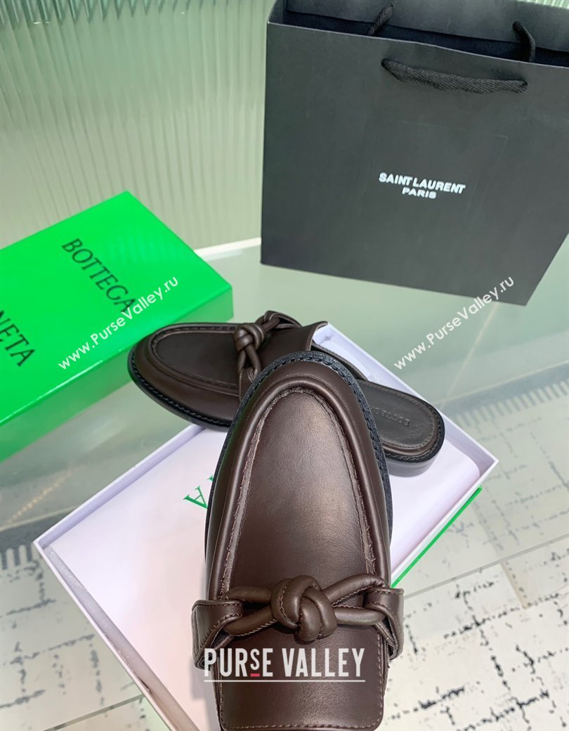 Bottega Veneta Astaire Flat Mules in Calfskin with One-Tone Knot Dark Brown 2025 (KER-250219107)