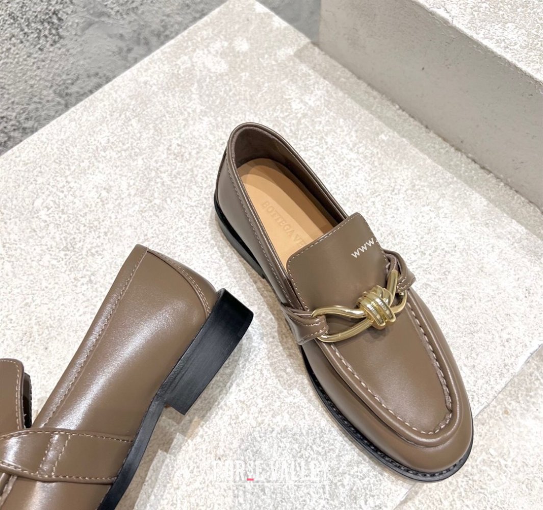 Bottega Veneta Astaire Loafers in Calfskin with Knot Grey/Gold 2025 (MD-250428101)