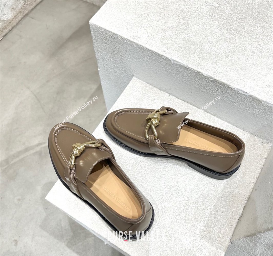 Bottega Veneta Astaire Loafers in Calfskin with Knot Grey/Gold 2025 (MD-250428101)