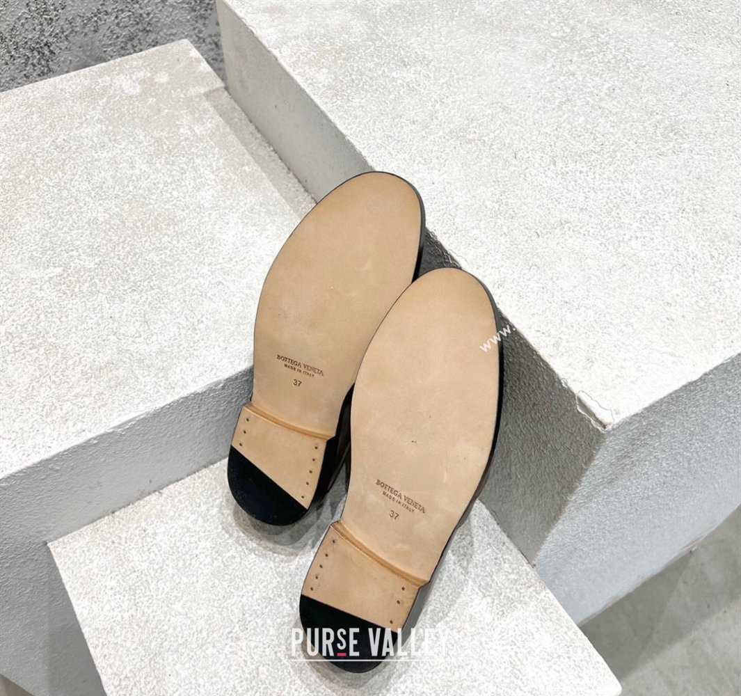 Bottega Veneta Astaire Loafers in Calfskin with Knot Grey/Gold 2025 (MD-250428101)