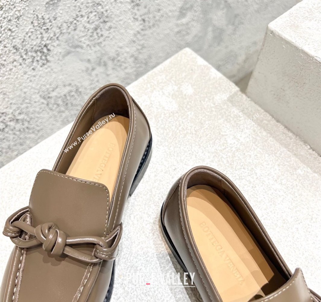Bottega Veneta Astaire Loafers in Calfskin with One-Tone Knot Grey 2025 (MD-250428102)