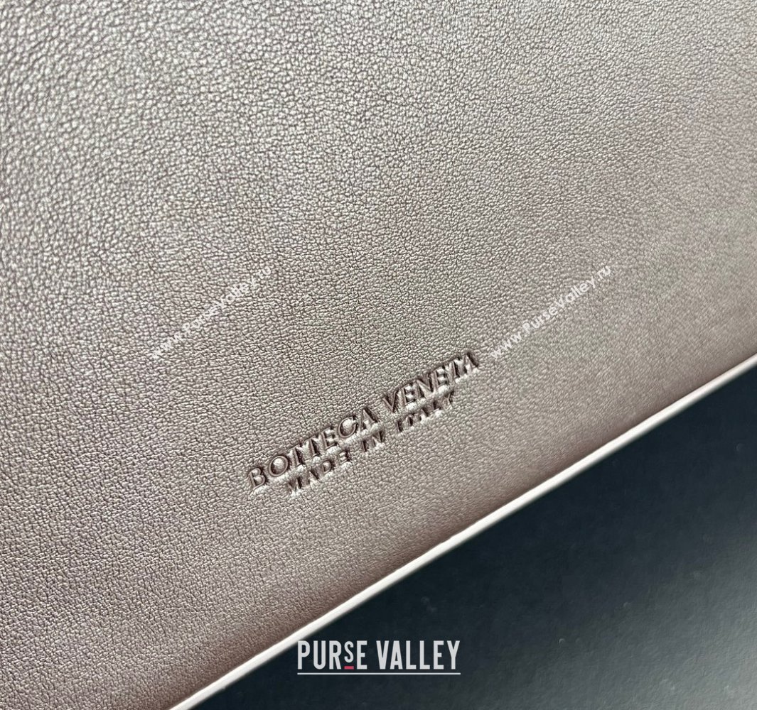 Bottega Veneta Large Ciao Ciao Top Handle Bag in Calf Leather 826195 Fondant Brown 2025 (WT-250519029)