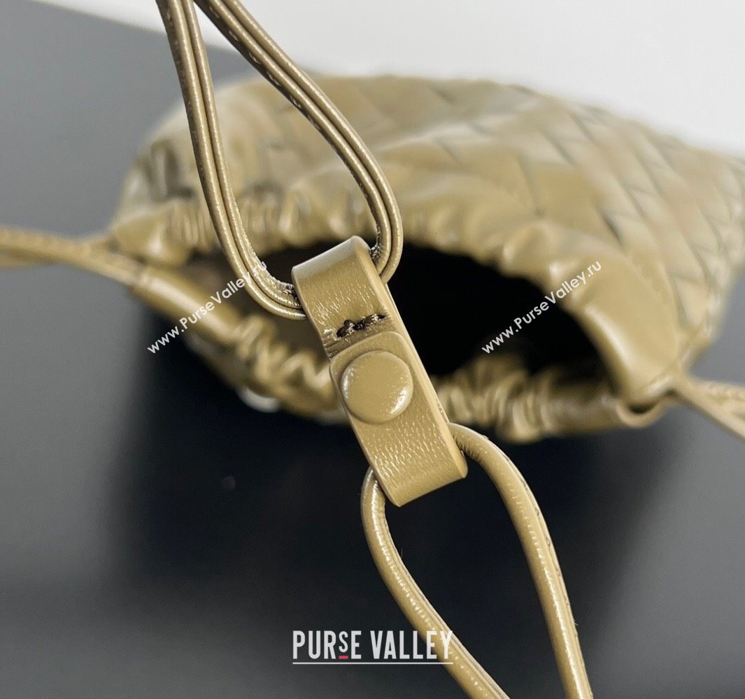 Bottega Veneta Small Dustbag in Intrecciato Leather Seaweed Green 2025 816987 (WT-250519002)